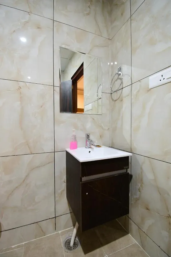Roomsity Pride New Delhi 3*,  India
