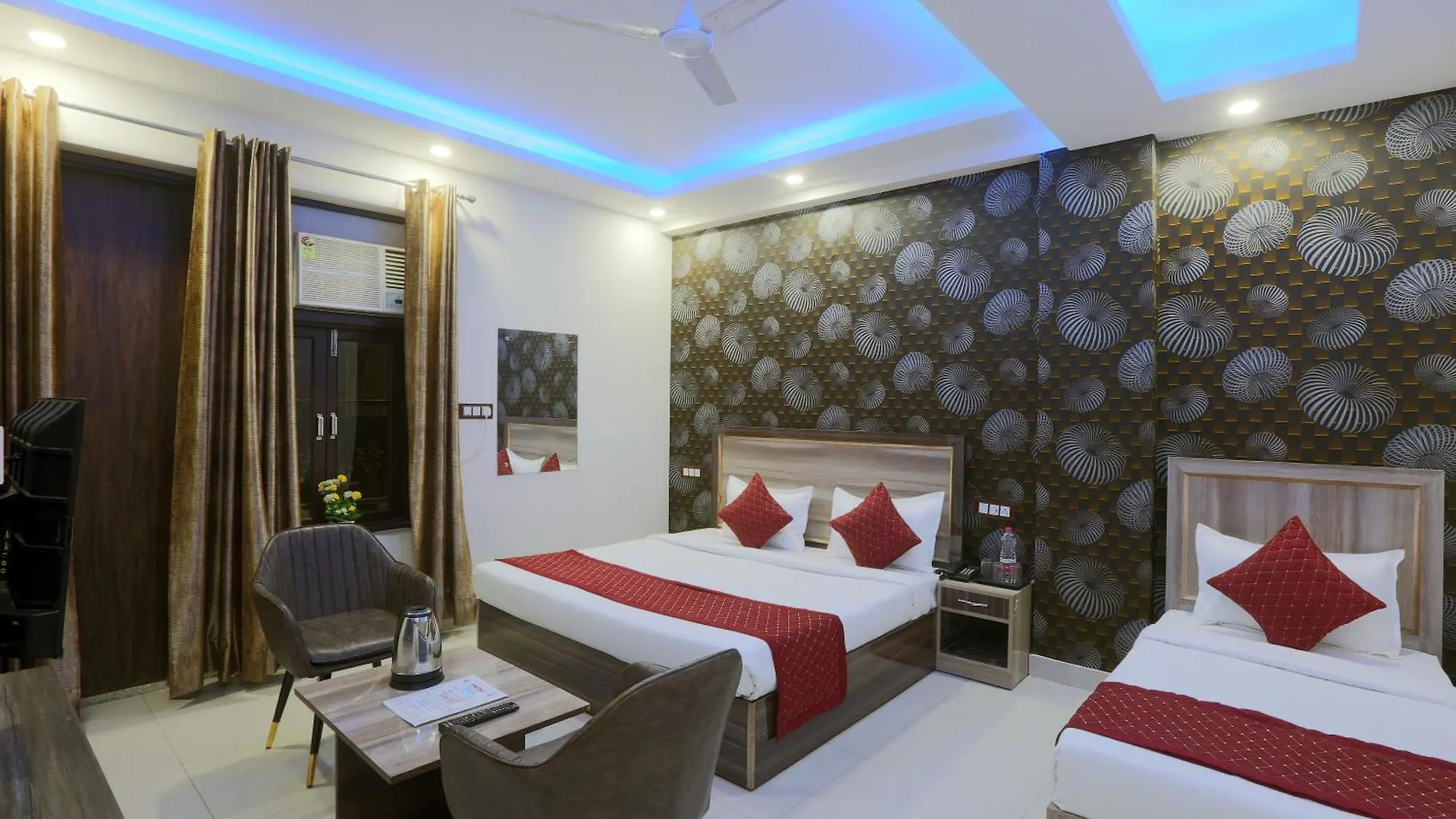 Roomsity Pride New Delhi