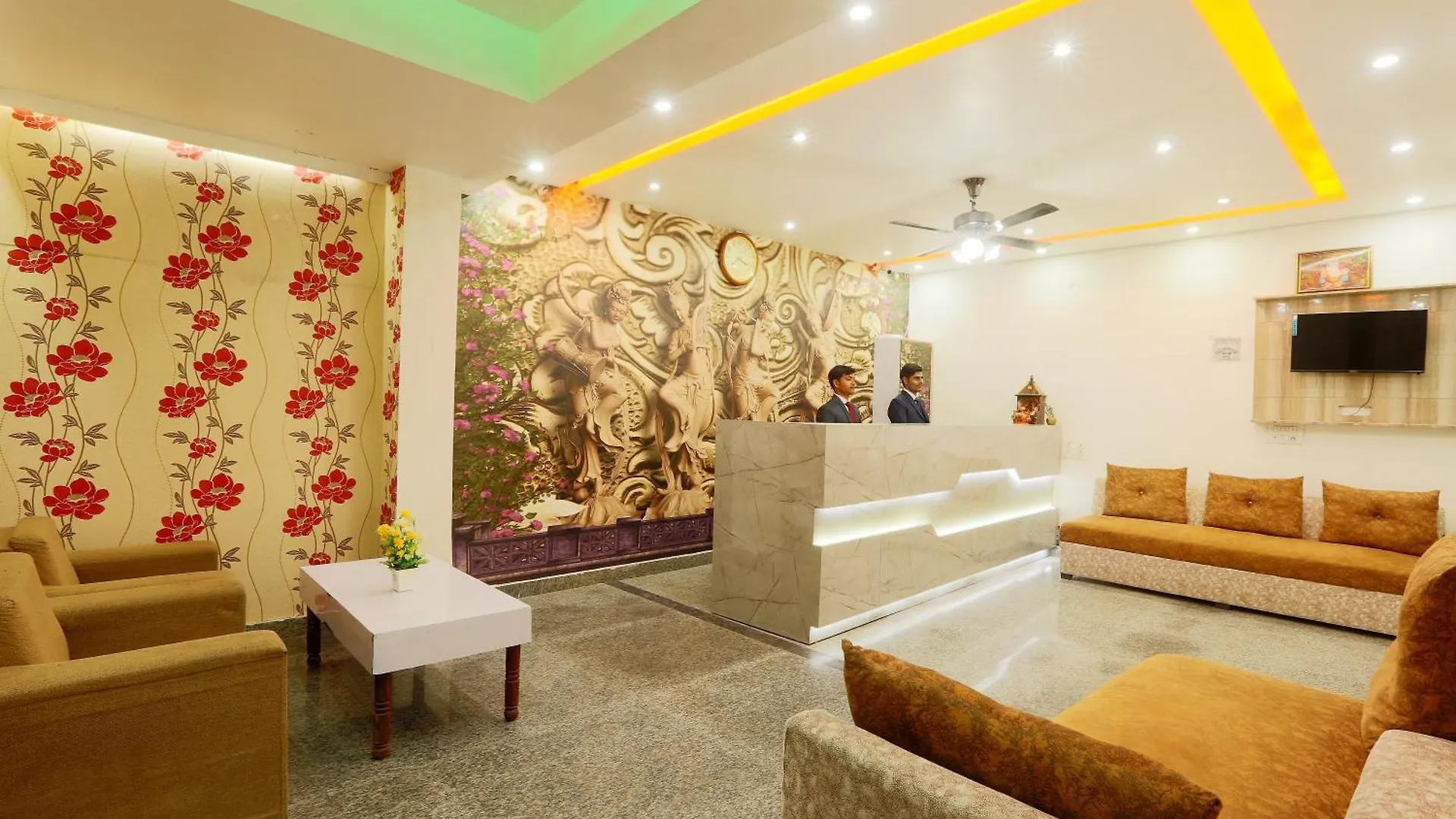 Roomsity Pride New Delhi 3*,