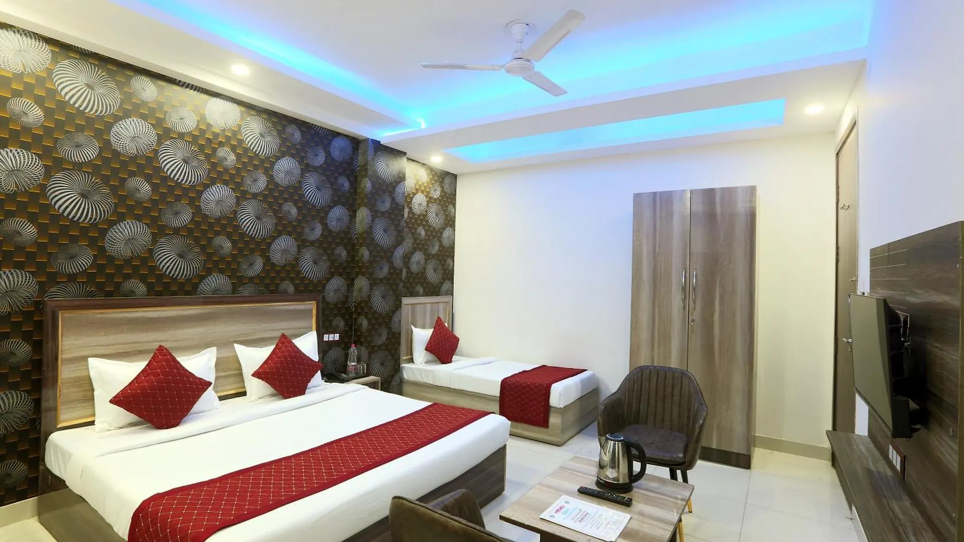 Roomsity Pride New Delhi 3*,  India