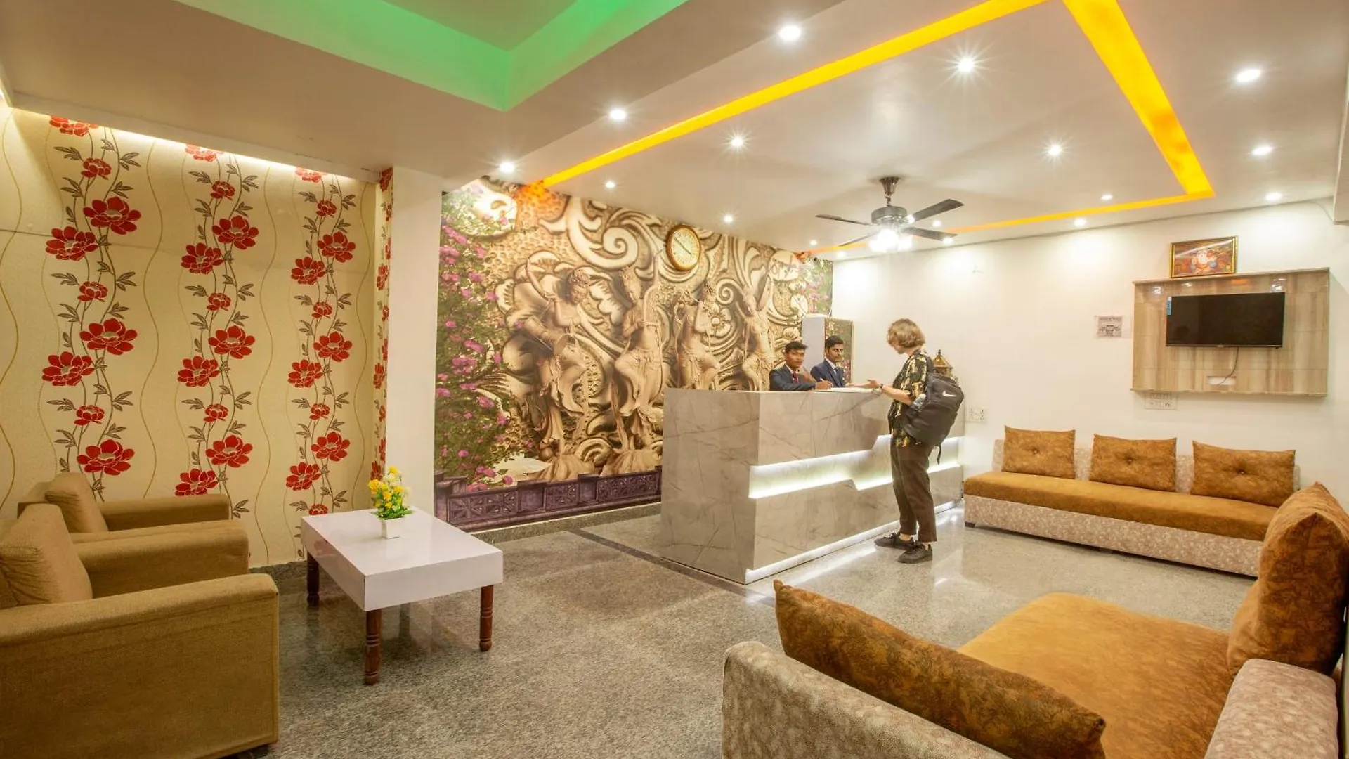 Roomsity Pride New Delhi Hotel