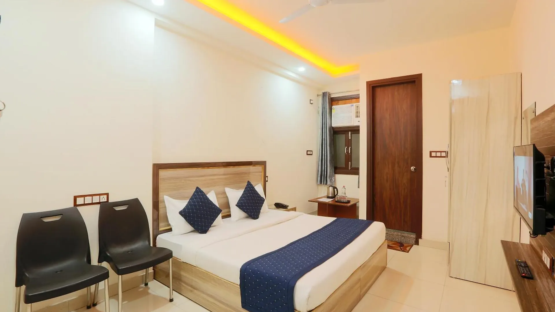 Roomsity Pride New Delhi