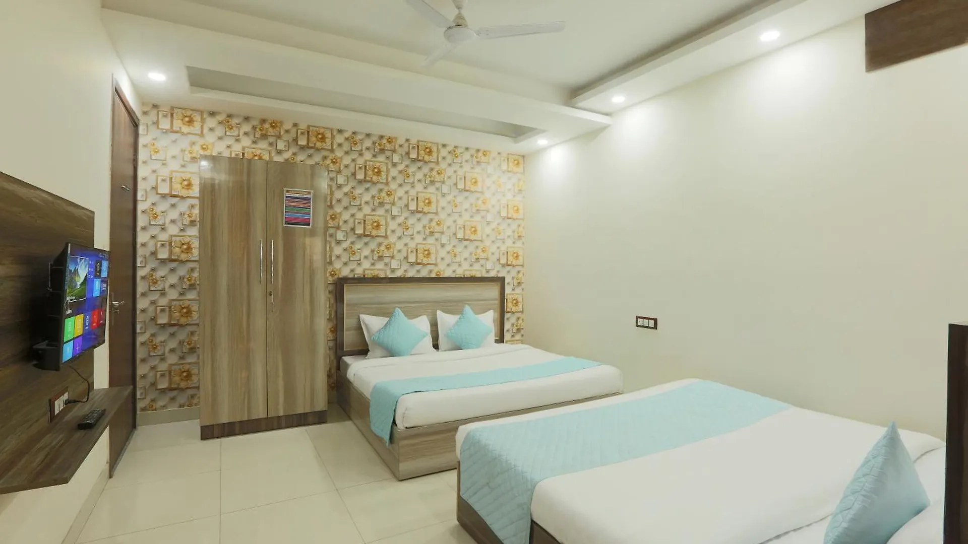 *** Hotel Roomsity Pride New Delhi India
