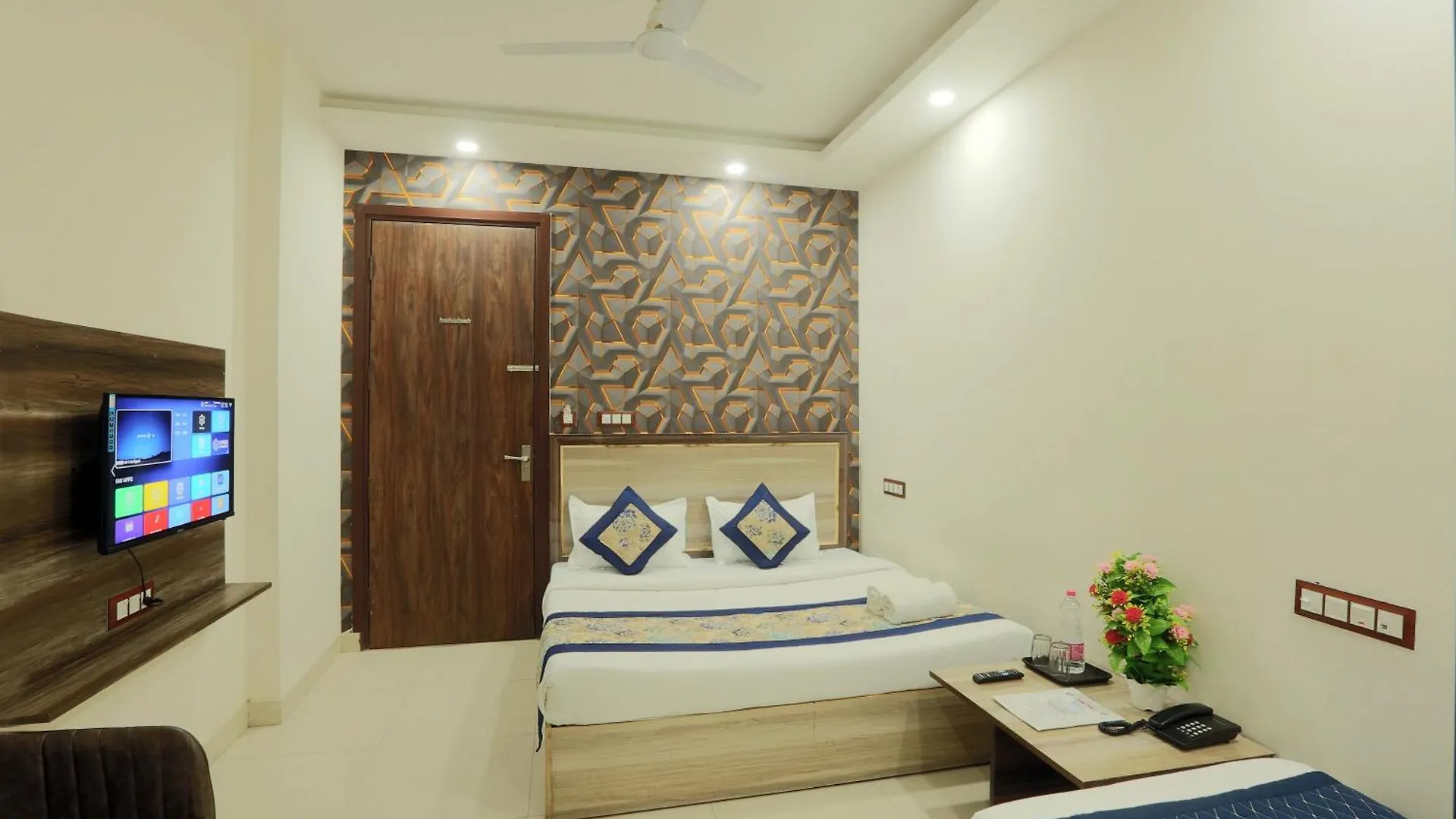 Roomsity Pride New Delhi 3*,  India