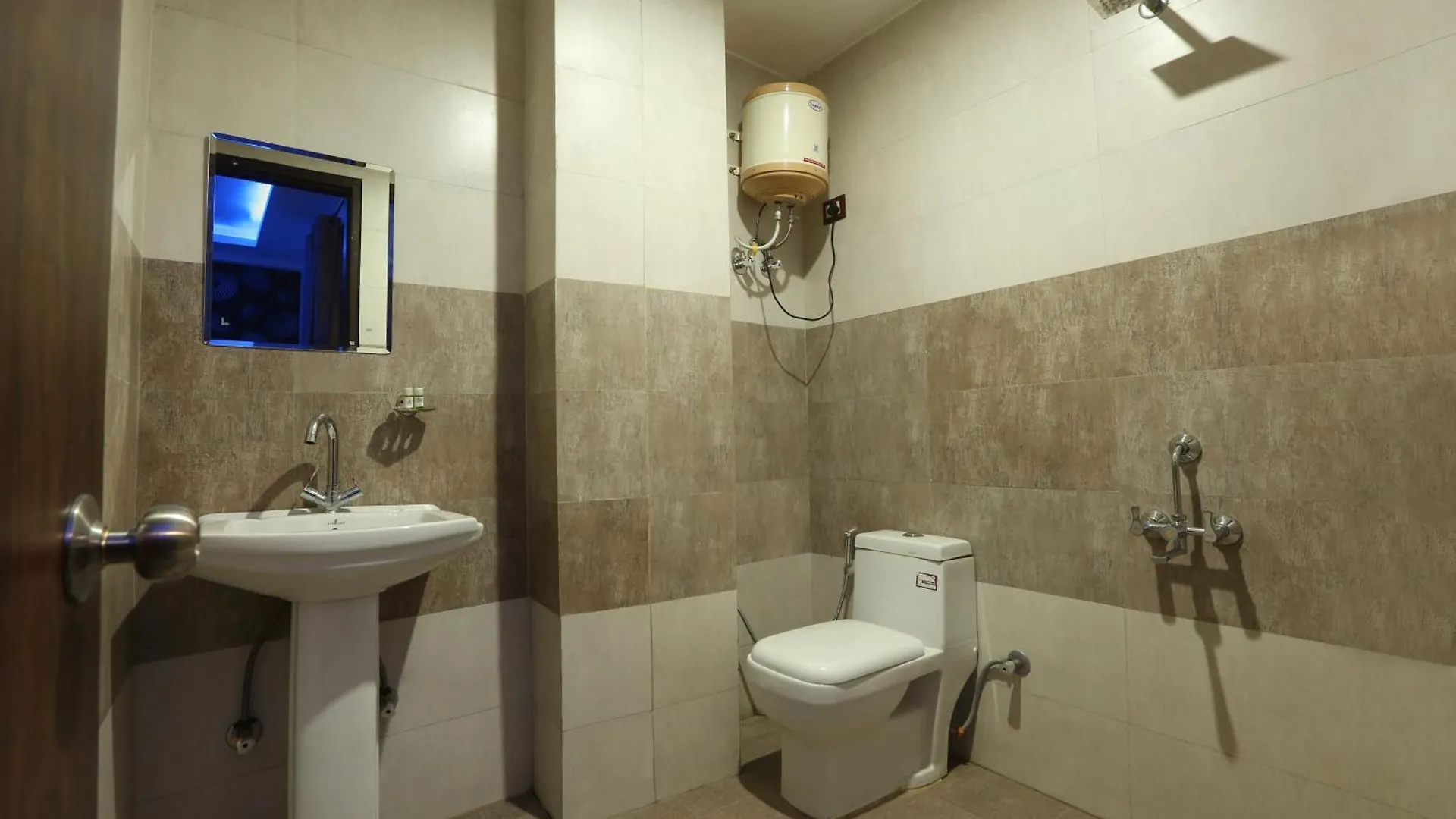 Roomsity Pride New Delhi 3*,