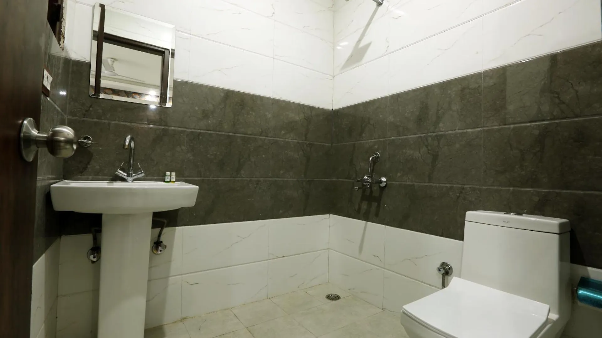 Roomsity Pride New Delhi India