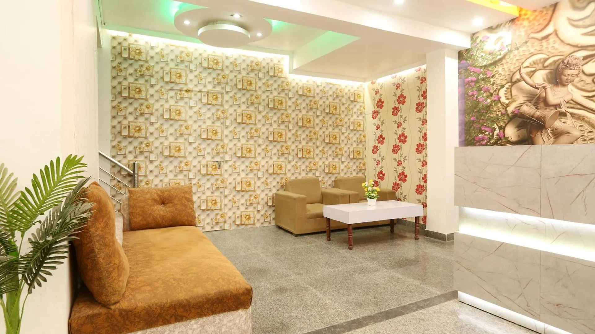 Roomsity Pride New Delhi Hotel