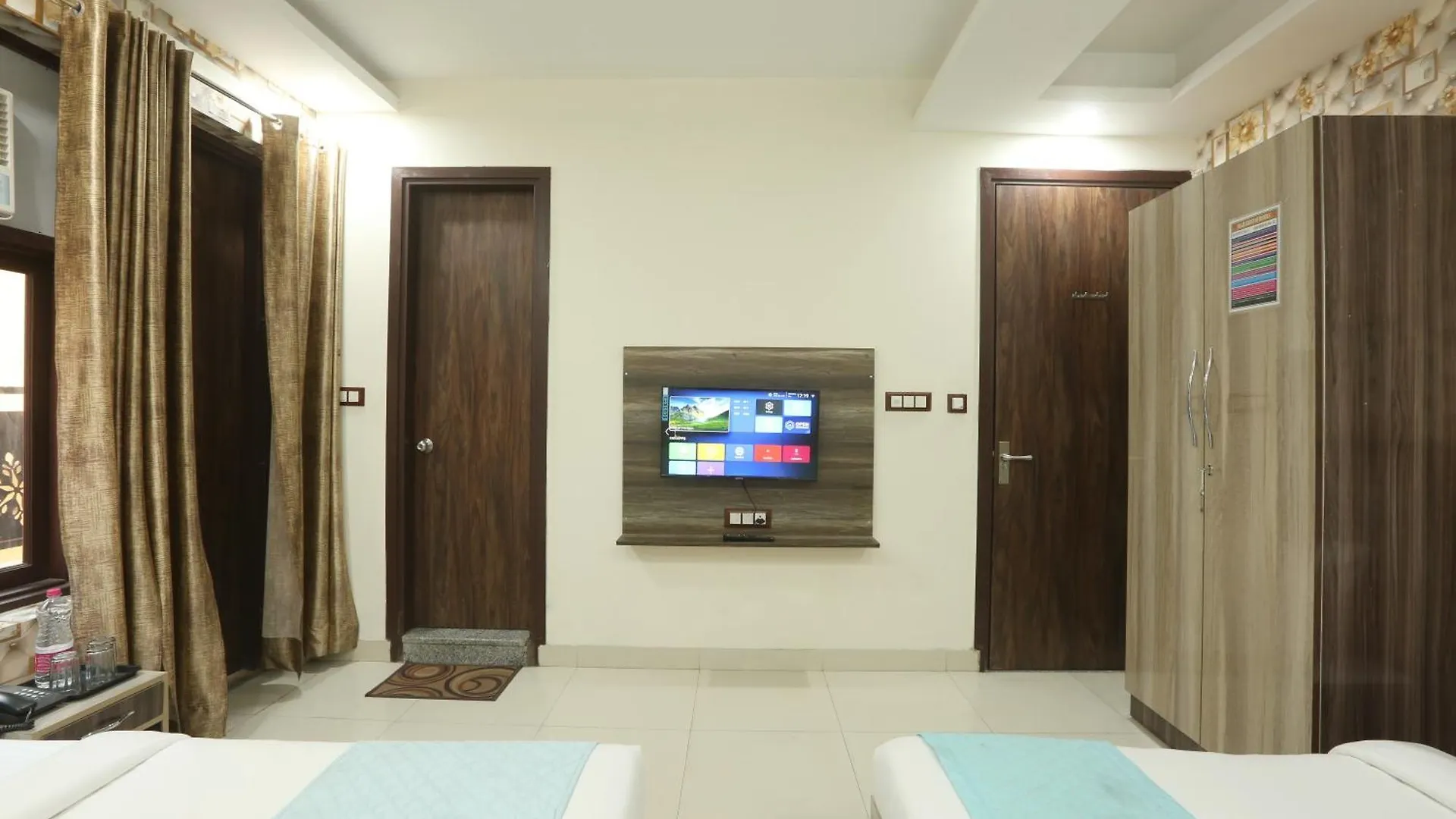 Roomsity Pride New Delhi 3*,  India