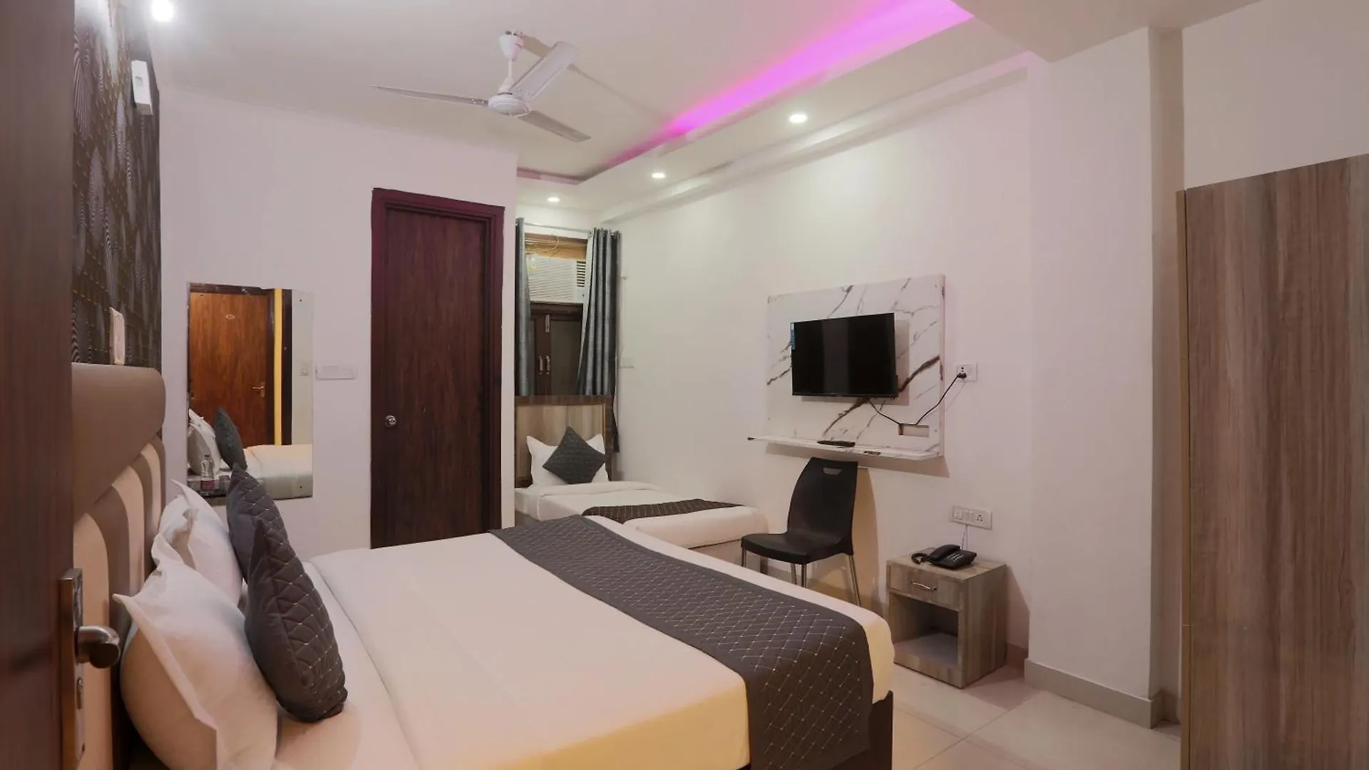 Hotel Roomsity Pride New Delhi