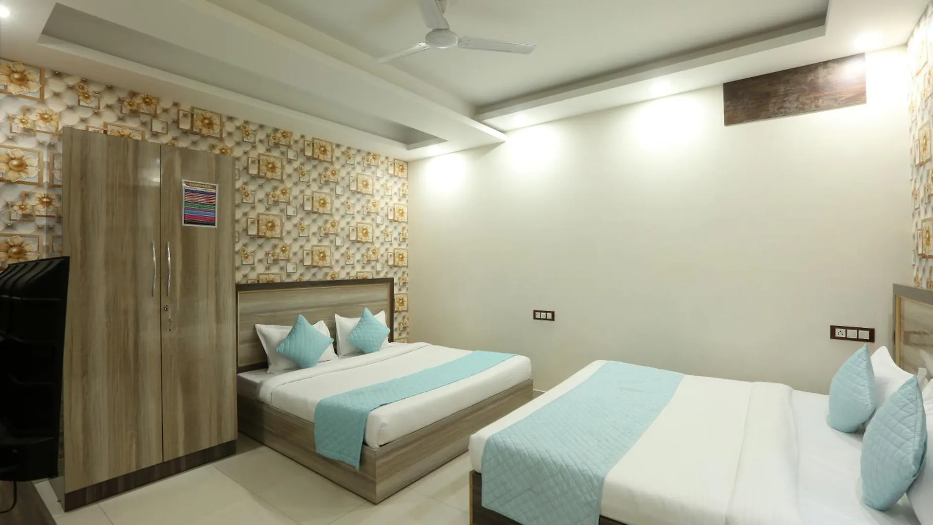Roomsity Pride New Delhi Hotel