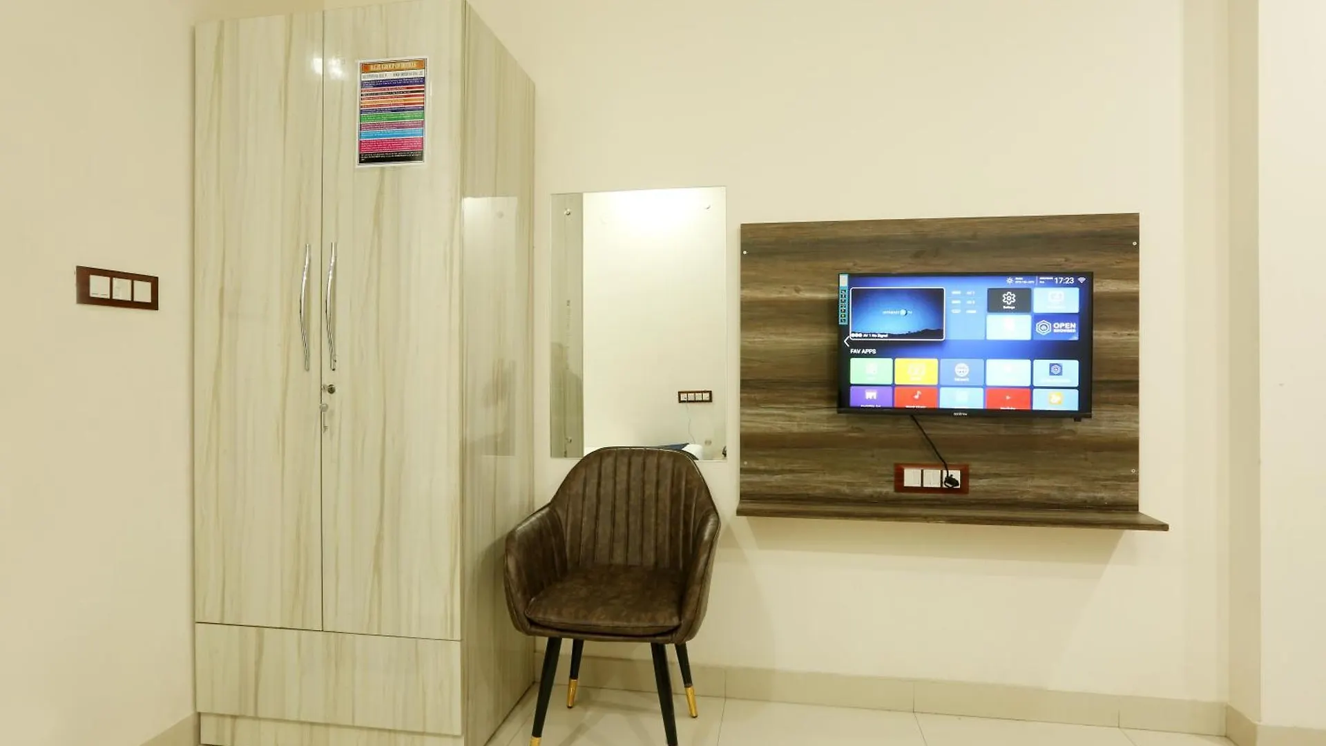 Hotel Roomsity Pride New Delhi