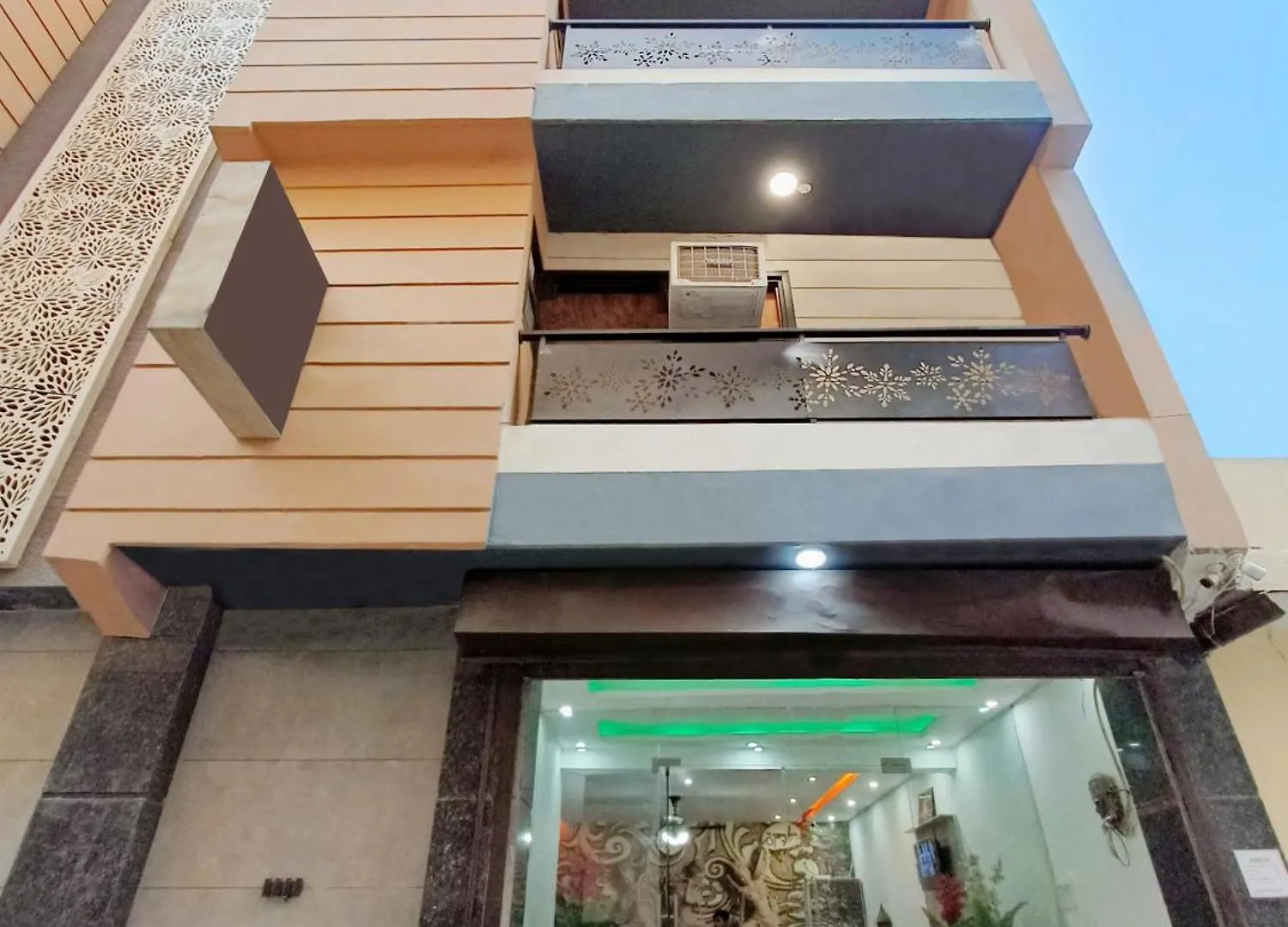 Roomsity Pride location