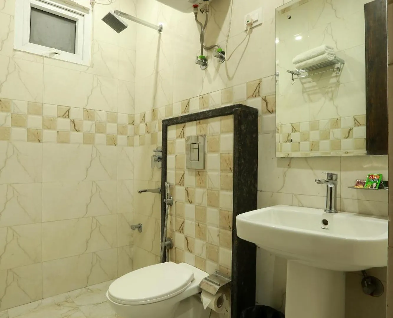 Roomsity Pride New Delhi Hotel